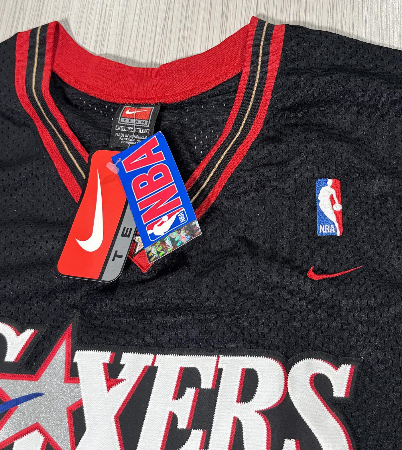 Vintage Nike Philadelphia 76ers Allen Iverson Black Swingman